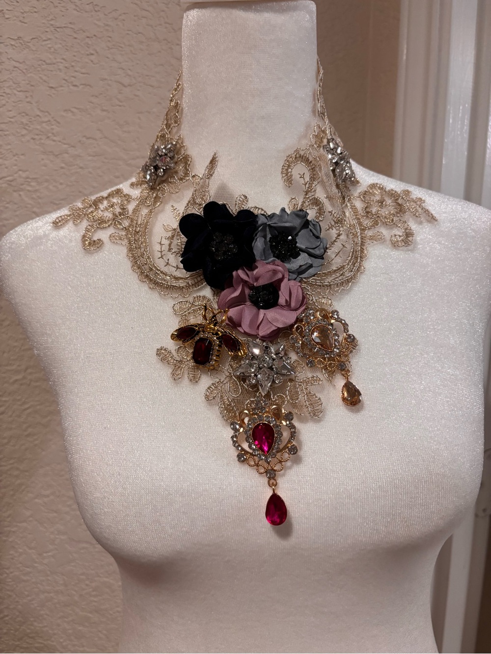 NWOT Aratta Lace Floral Necklace with Pink, and blue flowers and jewels and bee